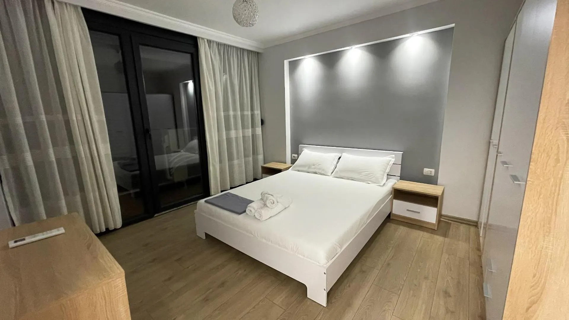 Apartament New Bazaar 2022 Tirana 0*,  Albania