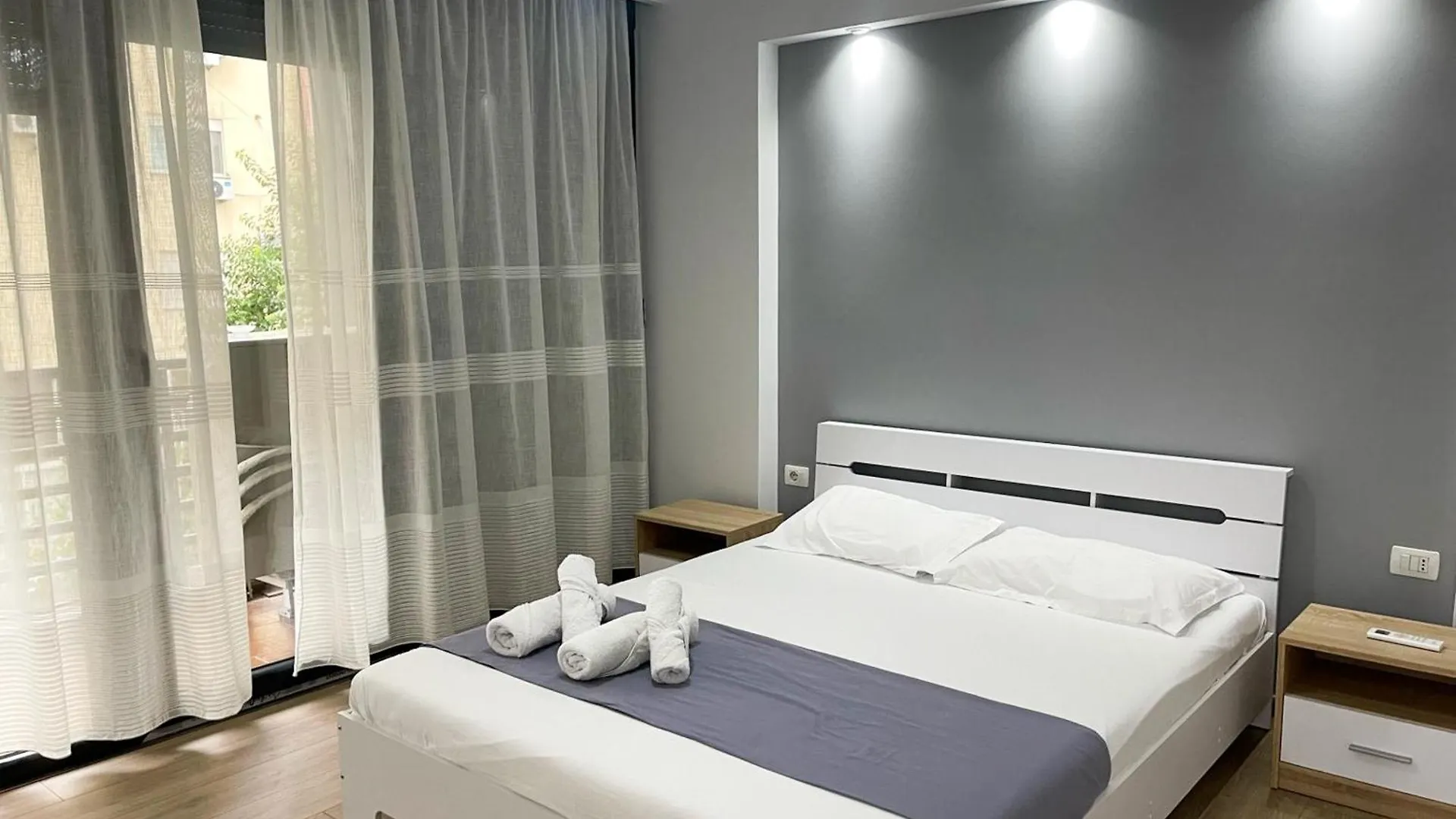 Apartament New Bazaar 2022 Tirana 0*,  Albania