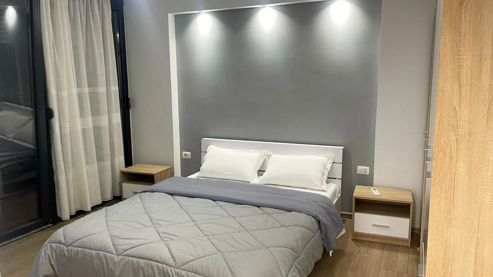 Apartament New Bazaar 2022 Tirana 0*,  Albania